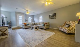 1 W Main St, Albion, IL 62806