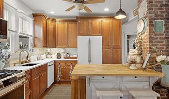 210 N BEACH Ave, Beach Haven, NJ 08008