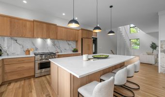 2777 Donna Dr, Columbus, OH 43220