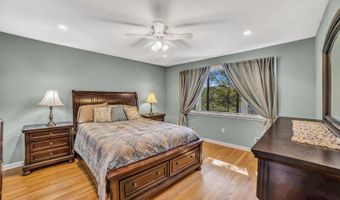 51 Lakeside Dr, Alloway, NJ 07422