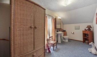 701 E 1st St, Anamosa, IA 52205