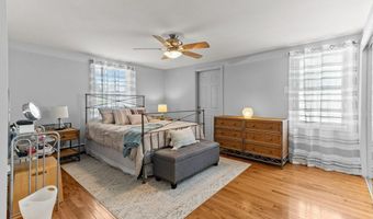 56 Pasture Farm Dr, Middletown, RI 02842