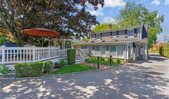 21 Foxhill Ave, Bristol, RI 02809