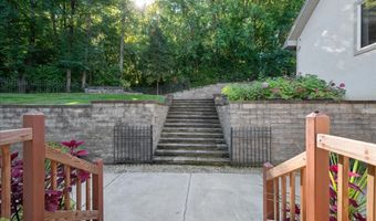 925 N River Rd, Algonquin, IL 60102