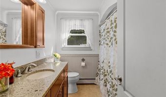 72 Windsor Park Dr, Coventry, RI 02816