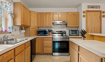 104 Merriment Ln, Blakeslee, PA 18610