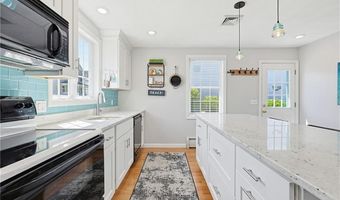 9 Doran Ave, Bristol, RI 02809