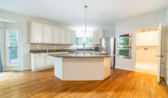 570 Castle Ridge Dr, Ballwin, MO 63021