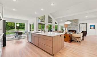 2104 Golfview Dr, Auburn, IN 46706