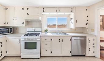 124 Houston Ave, Narragansett, RI 02882