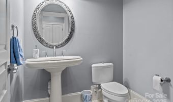 11 Hearthstone Dr, Asheville, NC 28803