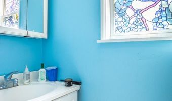 66 8th St, Apalachicola, FL 32320