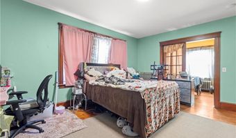 51 Oakland Ave, Cranston, RI 02910