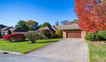40 Phenix Ridge Dr, Cranston, RI 02921