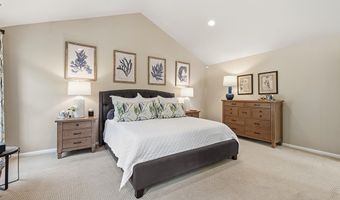 35 Lilac Ln, Danbury, CT 06810