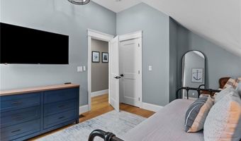20 Summer St 2, Newport, RI 02840