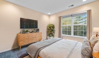 4 BOATWORKS Dr, Bayonne, NJ 07002