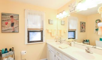 11 Harbour Vlg B, Branford, CT 06405