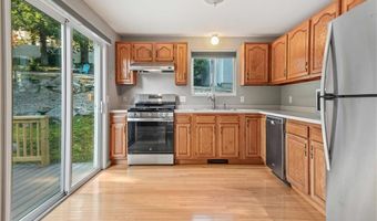 24 Smith St, Lincoln, RI 02865
