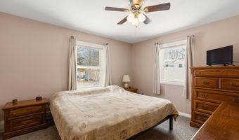 72 Louise St, Auburn, ME 04210