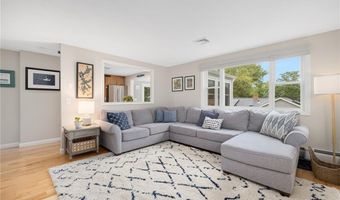 118 Pettee Ave, North Kingstown, RI 02852