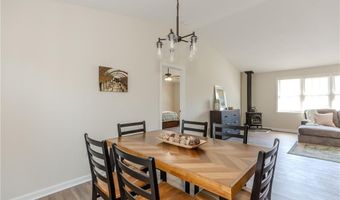 136 Hope Hill Ter, Cranston, RI 02921
