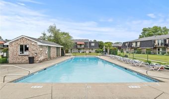 75 B Foxberry Dr, Amherst, NY 14068
