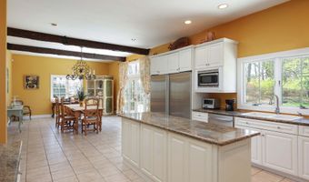 6 Hayes Ct, Atlantic Highlands, NJ 07716