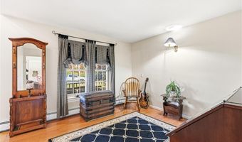 11 Southbury Rd, Cumberland, RI 02864