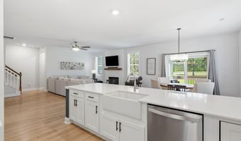 166 Fontana Lake Rd, Aberdeen, NC 28315