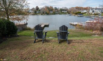 8 Lakeview Rd, Brookfield, CT 06804