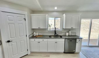 1719 Opal Dr, Elko, NV 89801