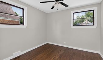 112 S Iowa Ave, Addison, IL 60101