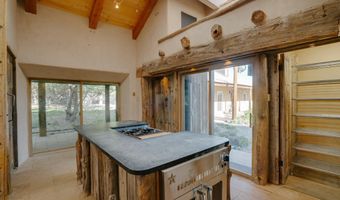 26 La Canada Rd, Arroyo Seco, NM 87514
