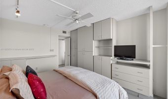 3701 N Country Club Dr 2209, Aventura, FL 33180