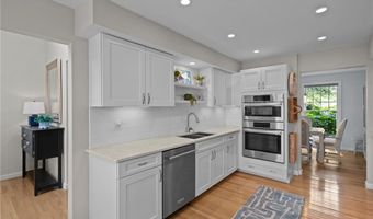 14 Fox Dr 14, Narragansett, RI 02882