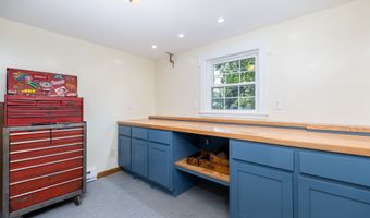 81 Minnesota Ln, Bristol, CT 06010
