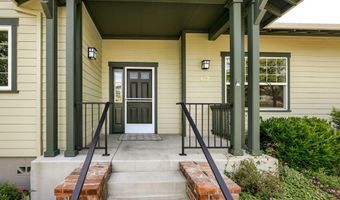 877 N Mountain Ave, Ashland, OR 97520