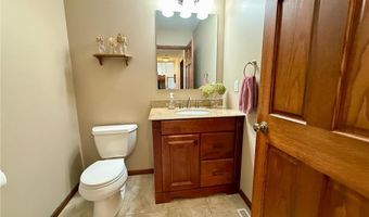 1798 Tiger Ridge Dr, Albert Lea, MN 56007