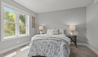 5644 N SUMMERLAND Dr, Appleton, WI 54913