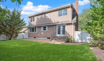 94 Carman Pl, Amityville, NY 11701