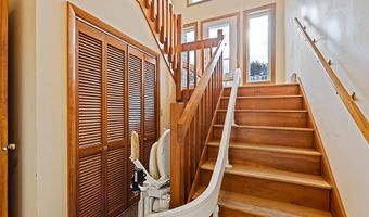 9 Snug Harbor Rd, Belgrade, ME 04917