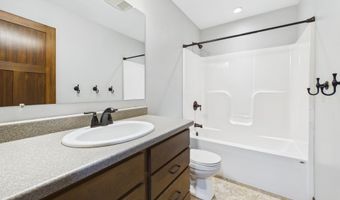 812 S 5th Ave, Brandon, SD 57005