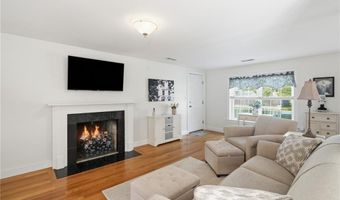 336 Dover Ave, East Providence, RI 02914