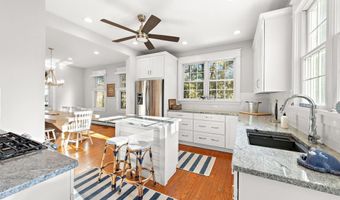 112 8TH St E, Beach Haven, NJ 08008