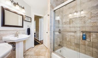 7600 CHARLESTON Dr, Bethesda, MD 20817