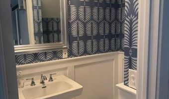 158 Narragansett Ave 1-C, Newport, RI 02840