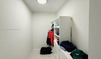 20505 E Country Club Dr 2033, Aventura, FL 33180