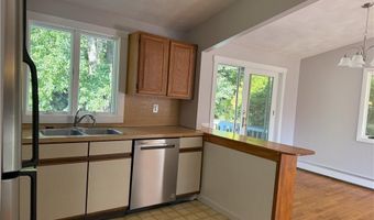 7 Leatherleaf Rd, Narragansett, RI 02882