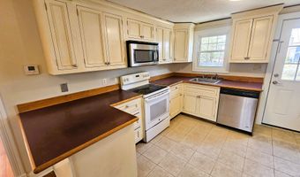 35 Meadow Rd, Clinton, CT 06413